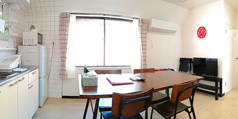 客室内のダイニングエリア