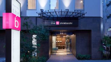 施設の正面 (日没後) / 7