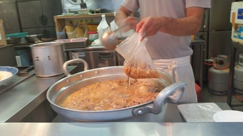 「竹沢商店」料理 825390 ごっそりとすくって、ビニールの袋で頂きます
