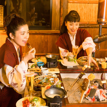 お喋りが弾む！名物「囲炉裏料理」3700978