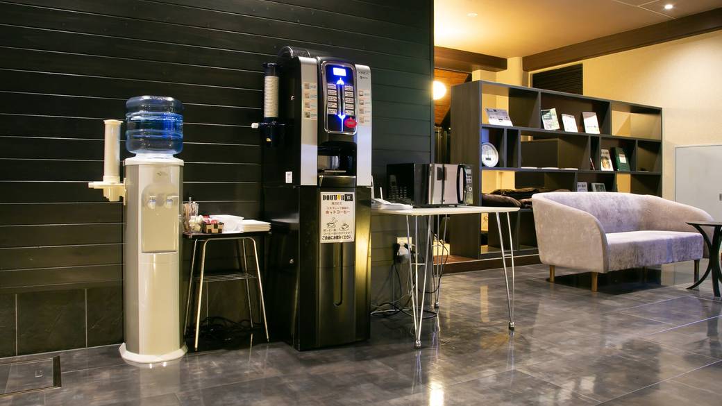 ブックカフェで
一息ティータイム / 2