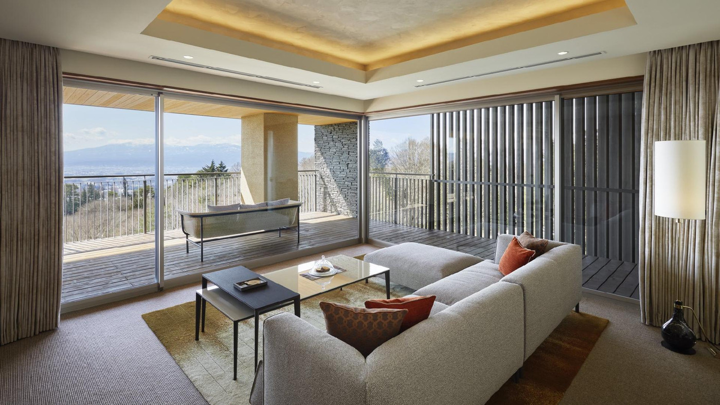 全室に半露天風呂付き。温泉&美食に酔いしれる“森のオーベルジュ”4256557