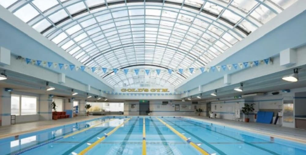 屋内プールやカフェ＆バーなど充実の施設でホテルステイも楽しめる4256412