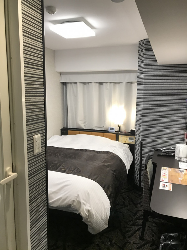 客室内、息苦しさ