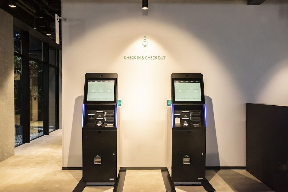 チェックイン / チェックアウト キオスク