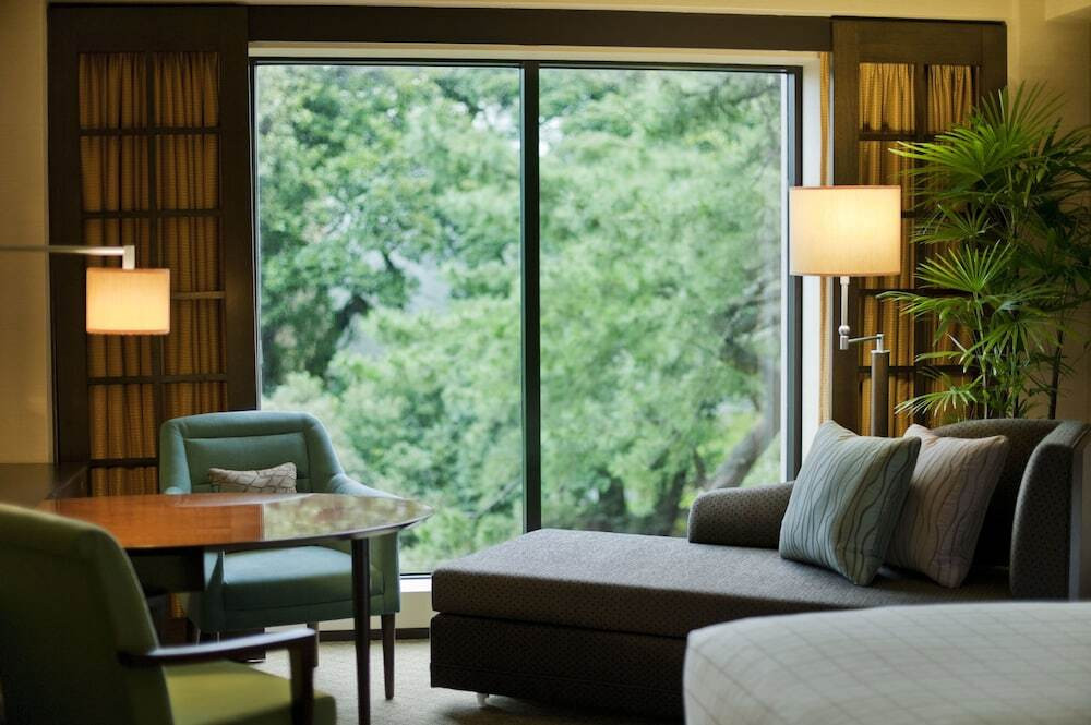 四季折々の美しい日本庭園で、前向きな心を取り戻して4755924