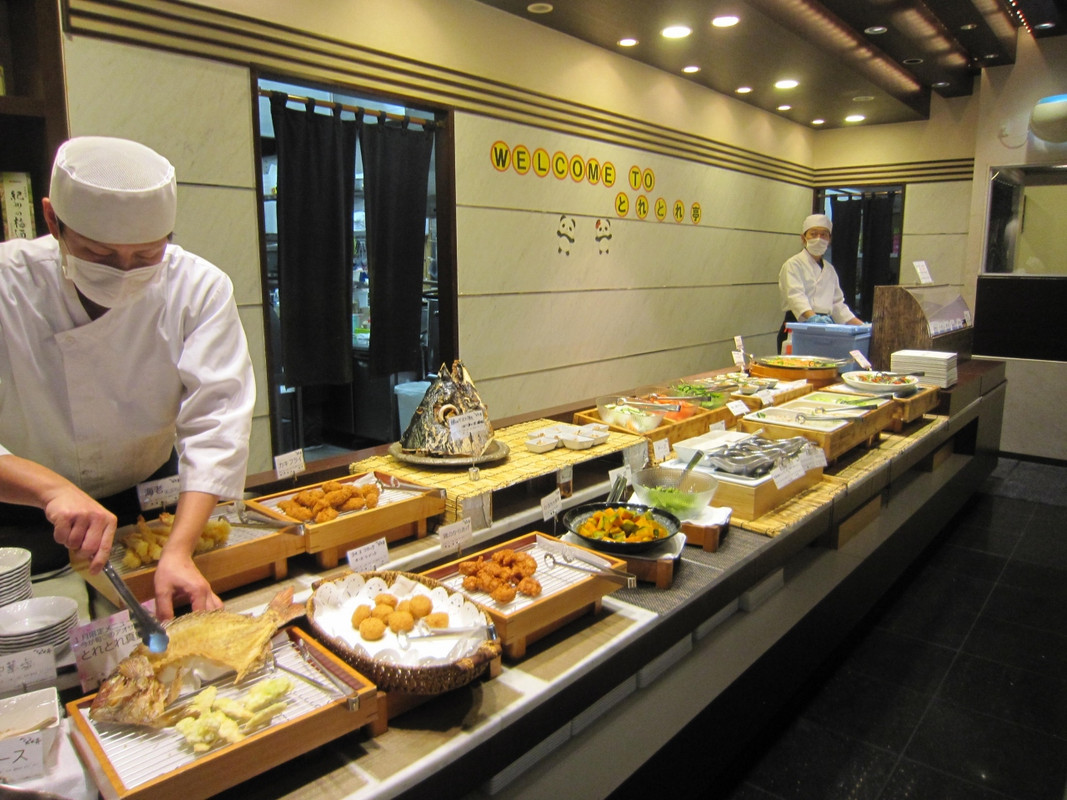 寿司コーナーやステーキコーナーもあった