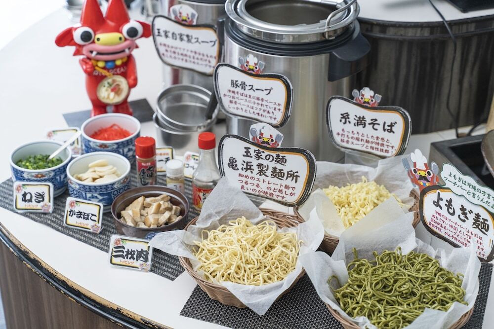 沖縄料理が豊富な100種類以上のラインナップで、お腹いっぱいに4286762