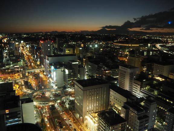 ホテルでゆっくりと
夜景を楽しんで / 1