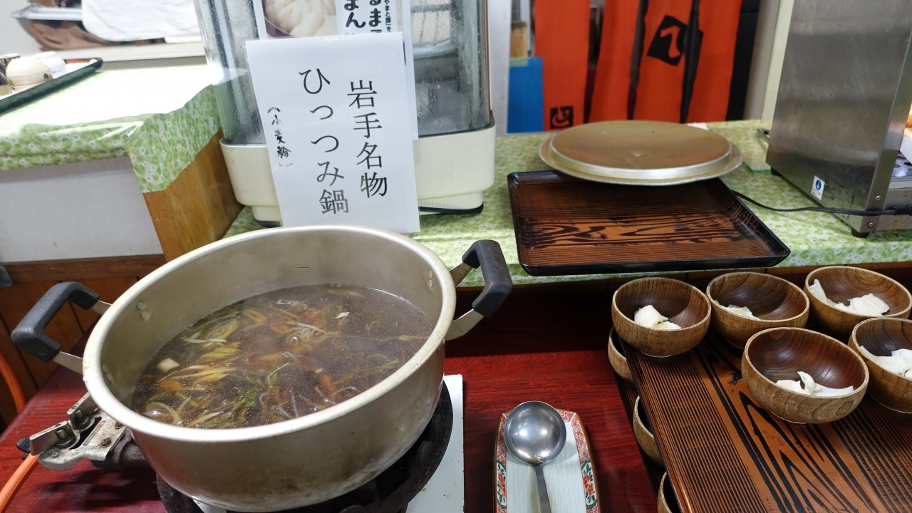 ビュッフェ形式の食事