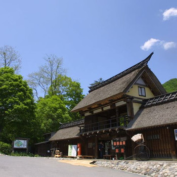 6．ロケーション最高♪「かやぶきの郷薬師温泉 旅籠」4236563