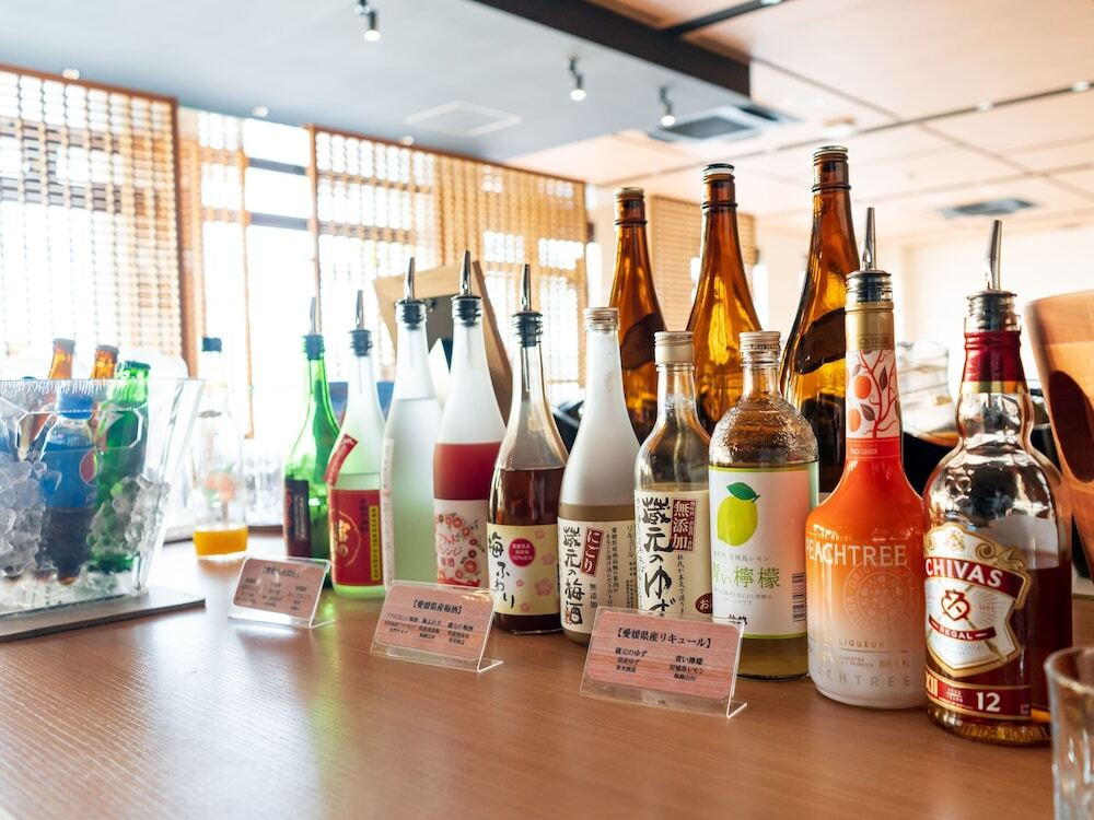 食後はバーでまったり飲み直し4757857