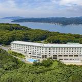 自然に囲まれた
ホテルにチェックイン / 1