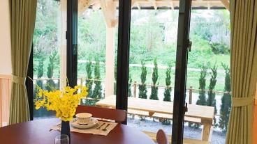 客室内のダイニングエリア / 21