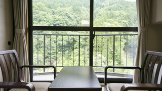 和室 夕食付き（飛騨牛一口ステーキ）10畳 山の景色 禁煙