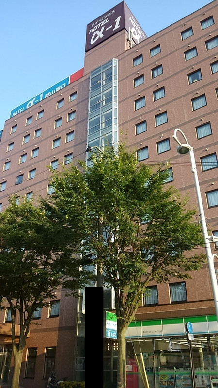 東口側の出入口の目の前にありました。