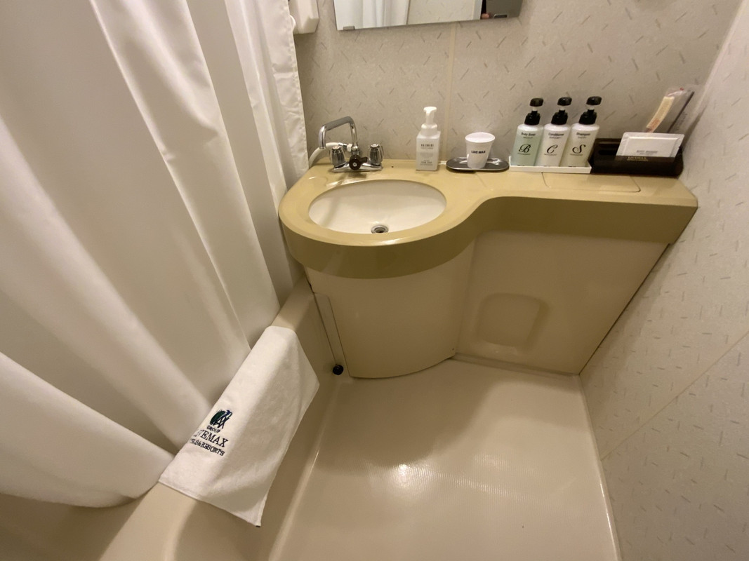 UBはトイレと別ですが洗い場無。(他に通常のUBの部屋も)