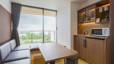 客室内のダイニングエリア / 20