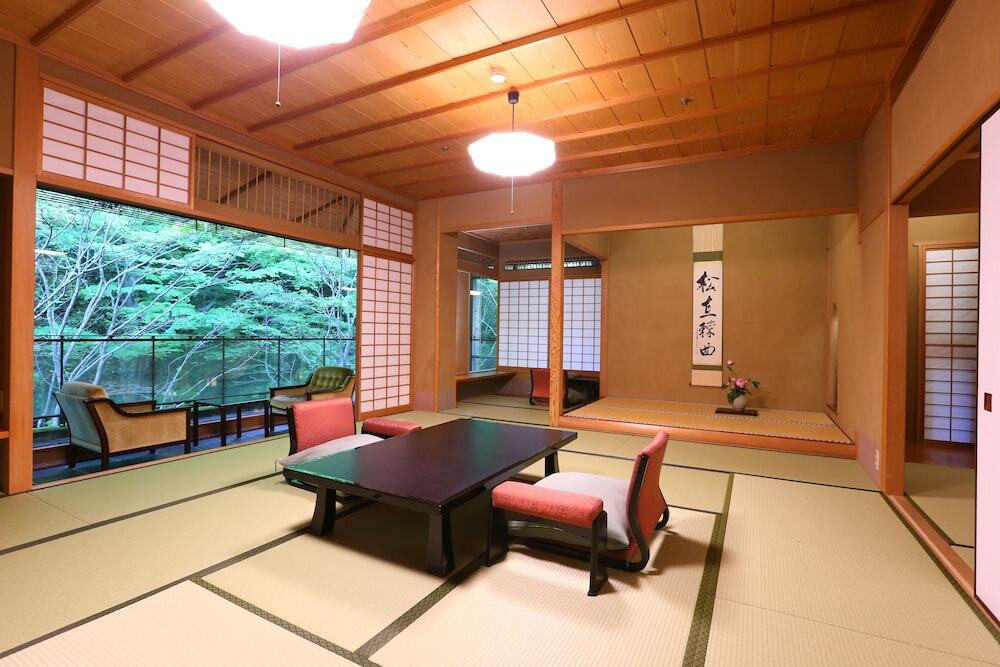 文豪も泊まった緑豊かな宿。“離れ”で心と体を癒す3565853