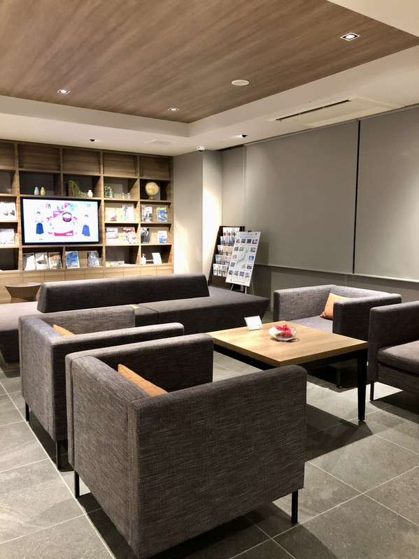 一階受付け前のロビー