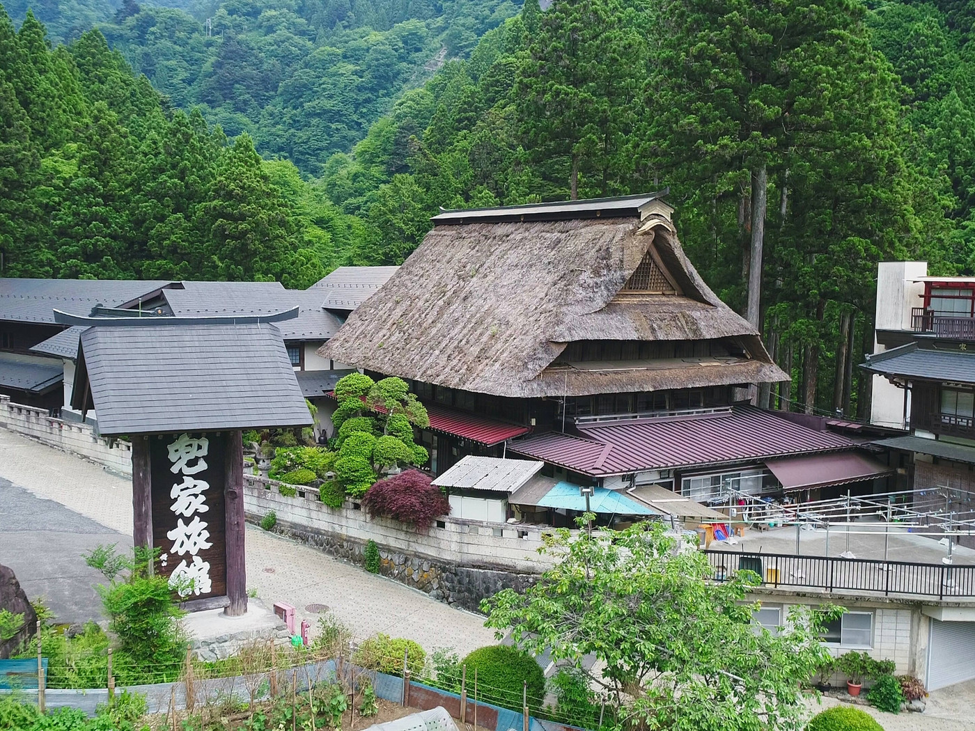 山深い里へプチ旅行。山菜料理や渓流で心のお洗濯3532716