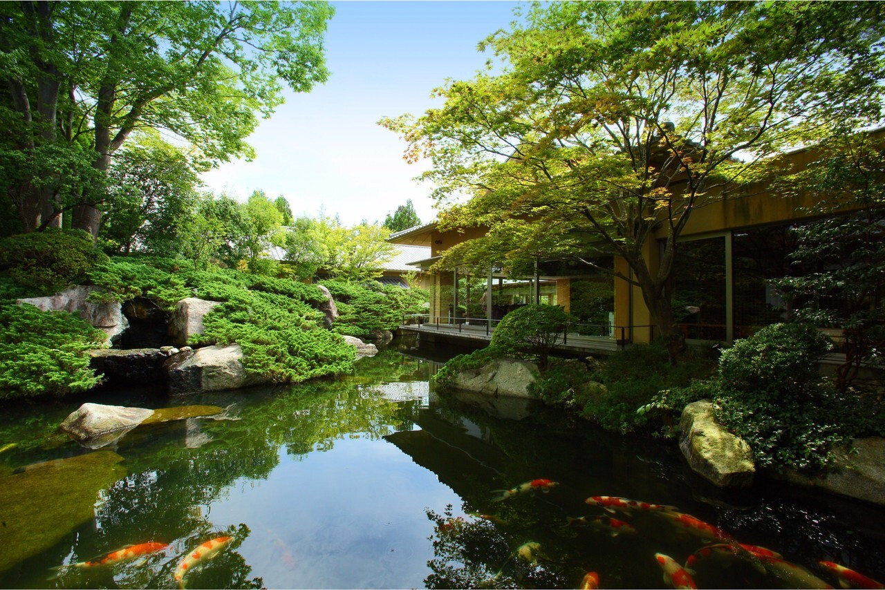 全客室から日本庭園を望める贅沢空間3649484