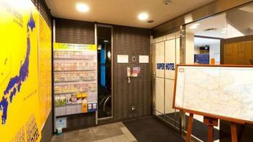 施設の入り口 / 4