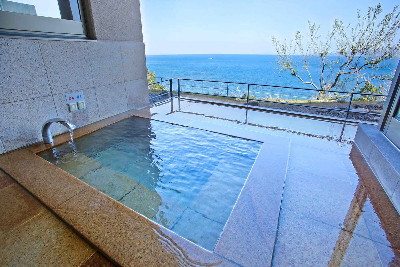 旅の思い出はホテルで決まる3384514