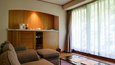 お鷹棟 洋室② / 2