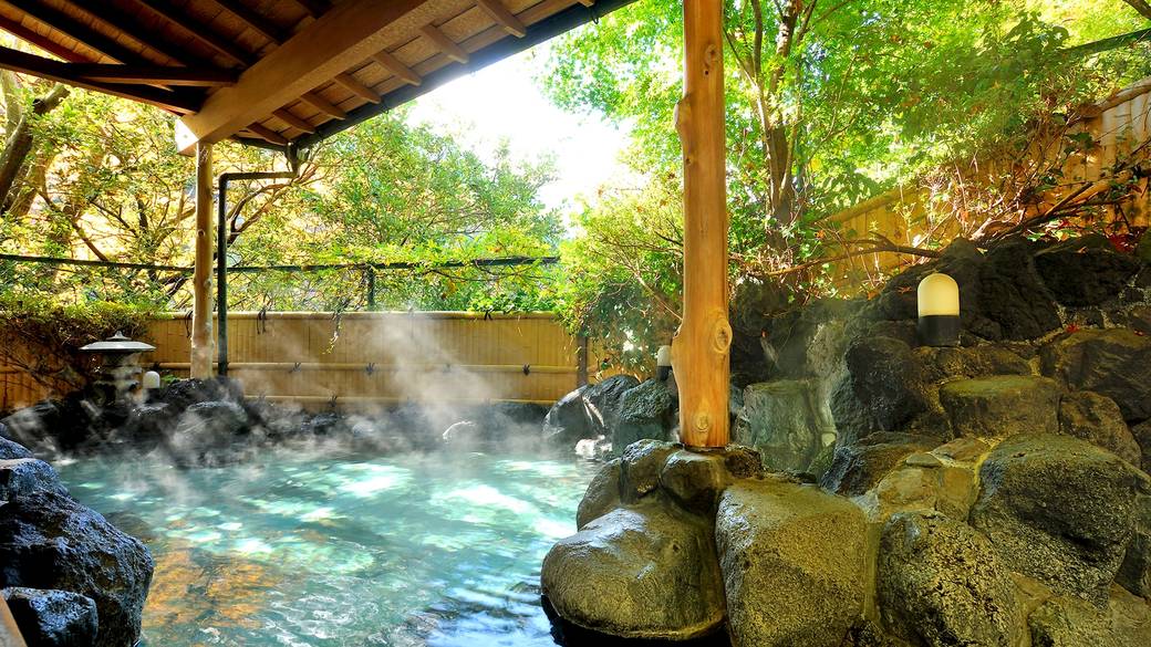 「塔之沢の湯」を満喫
開放的な露天風呂 / 1