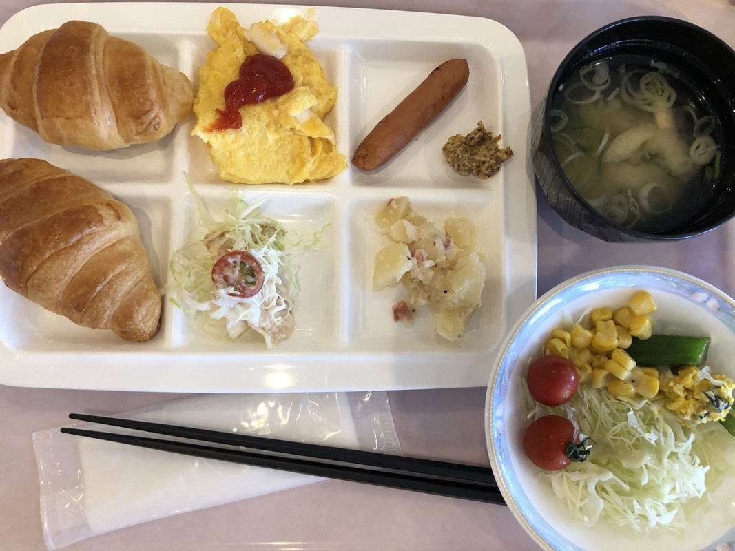 朝食会場が開くまでに行列ができていました