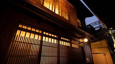 施設の入り口 / 13