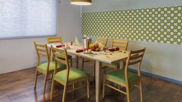 客室内のダイニングエリア / 26