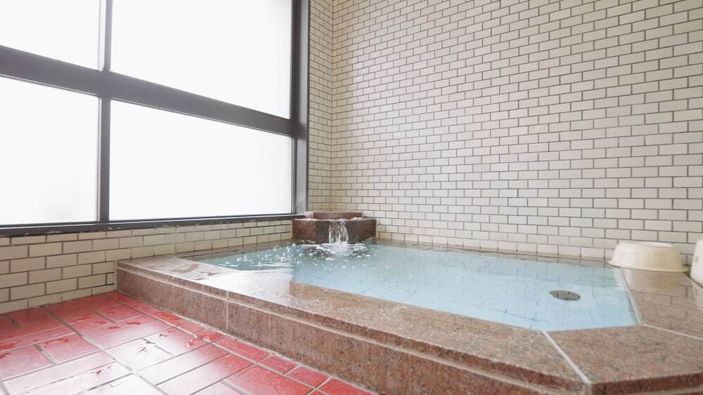 屋内スパ浴槽