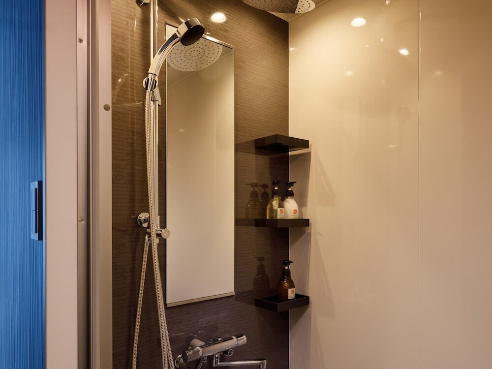 バスルームのシャワー