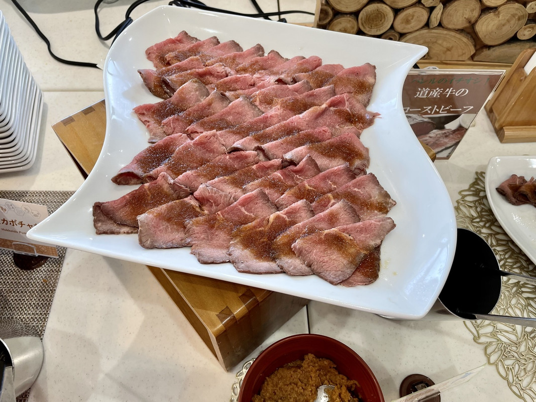 朝食のローストビーフ