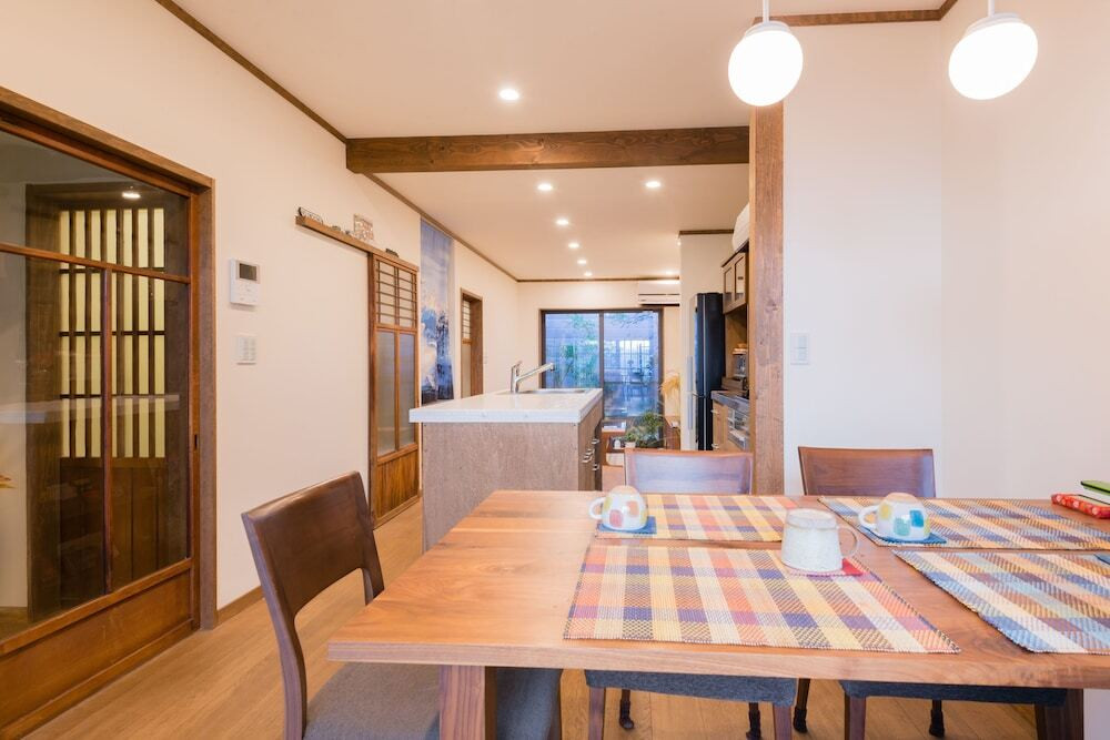 客室内のダイニングエリア