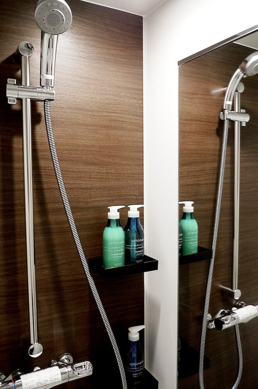 バスルームのシャワー