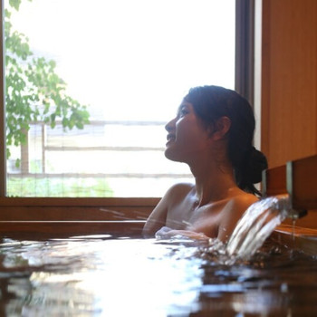 温泉でのんびり、体の疲れをほぐしましょ3642586