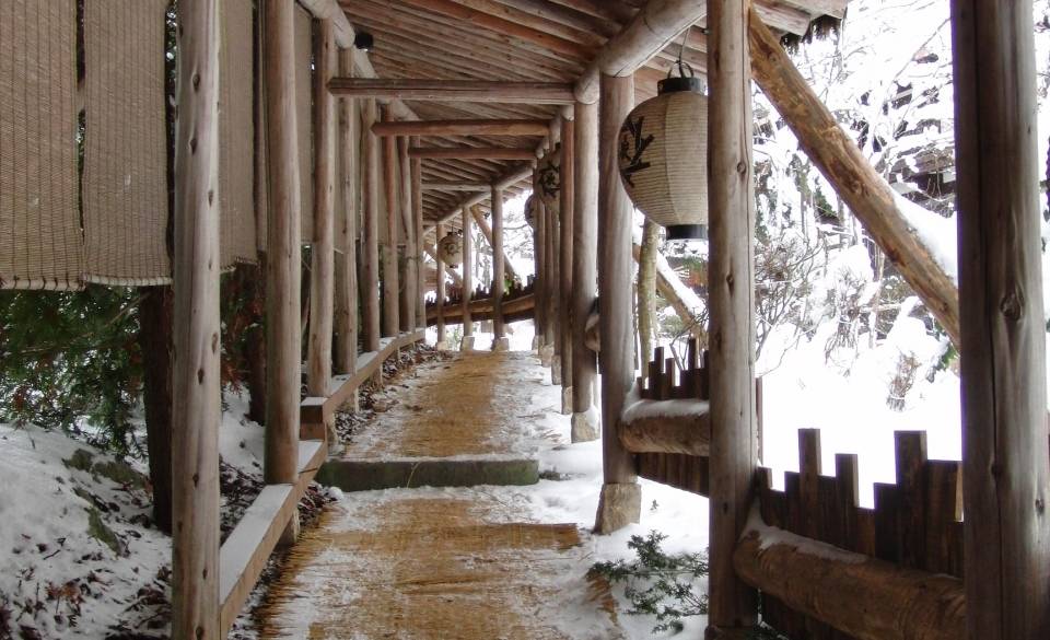 雪景色の中の渡り廊下 / 3