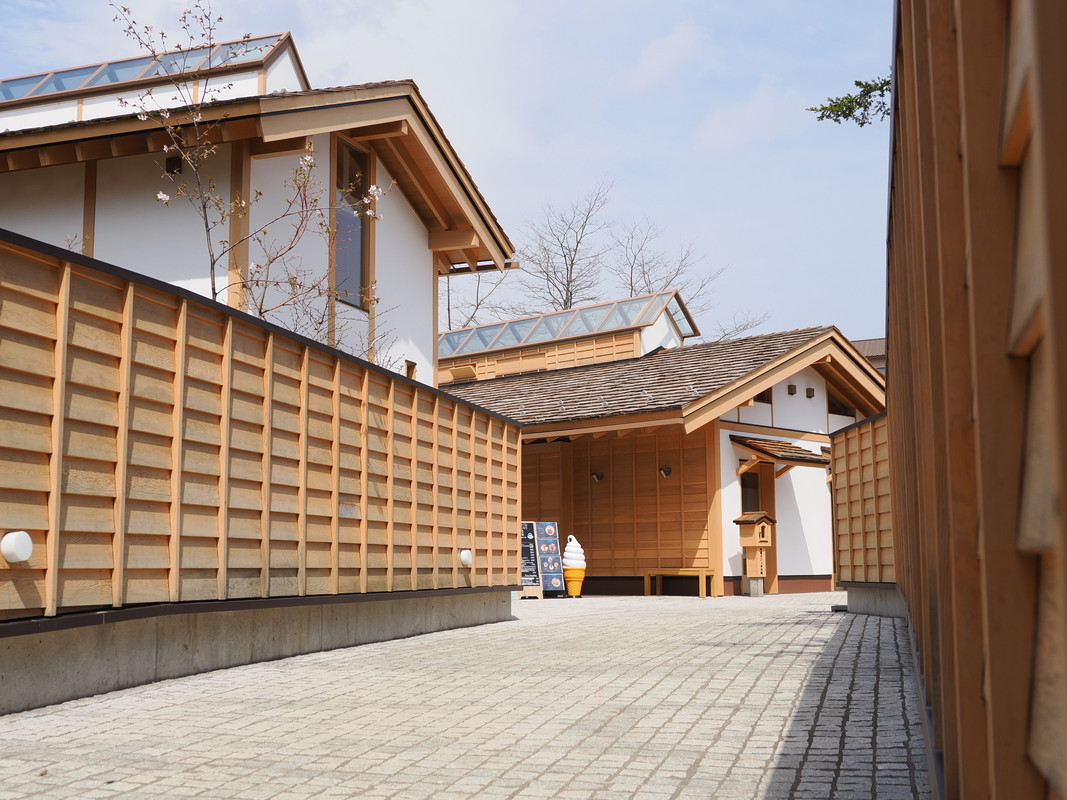 裏草津／漫画堂とカフェ