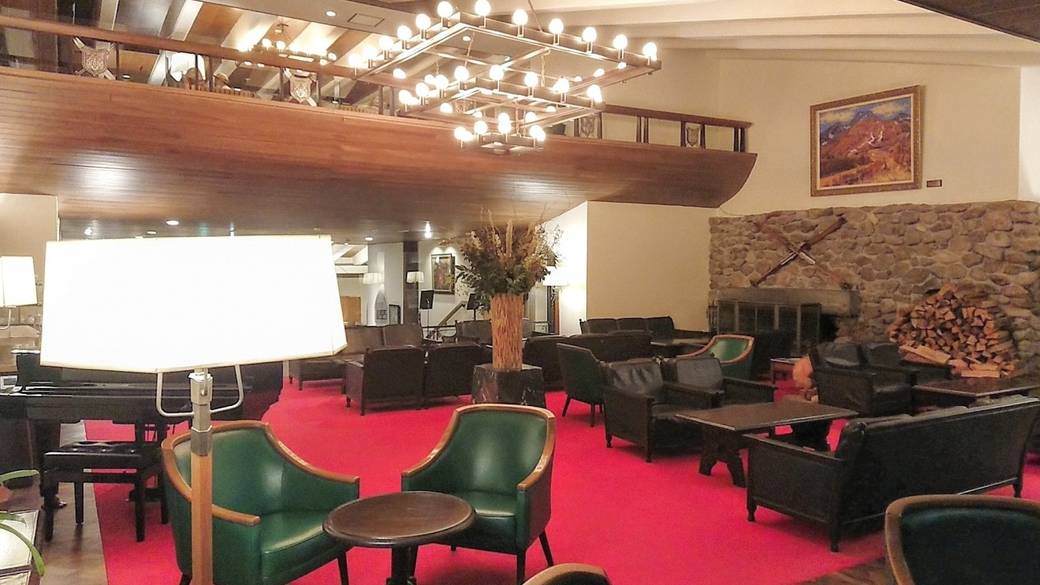 ロビーラウンジ / 3