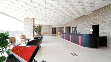 ロビー フロント / 2