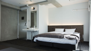 スーぺリアダブルベッドルーム (共用バスルーム)