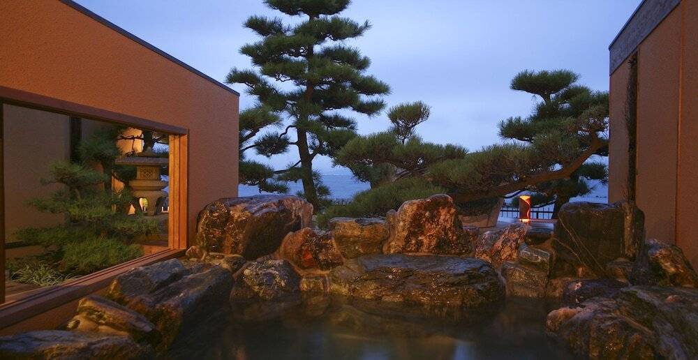 ヴィラ楽園の露天風呂例(3) / 4