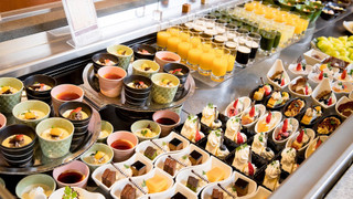 和室 禁煙 和牛付きディナービュッフェ、ビュッフェ朝食