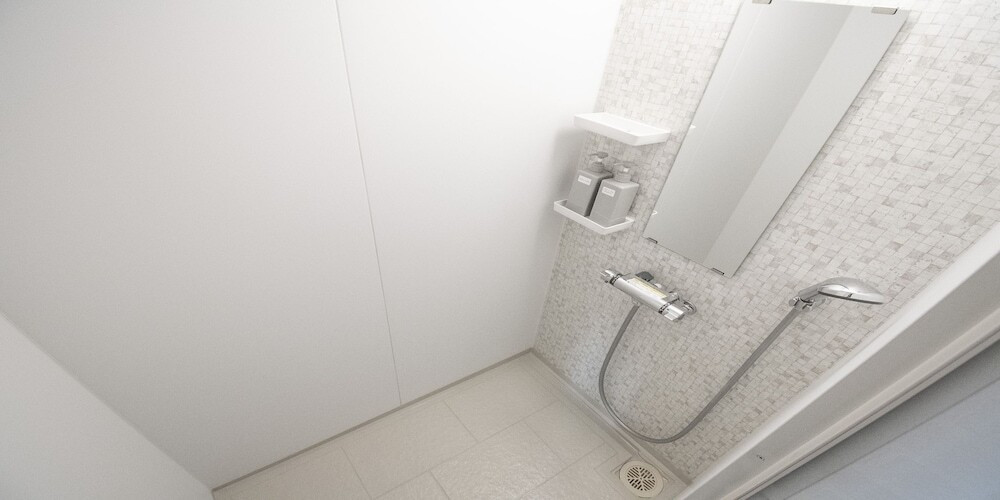 バスルームのシャワー