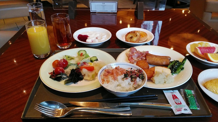 朝食