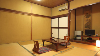 和室8畳 (トイレ付き)