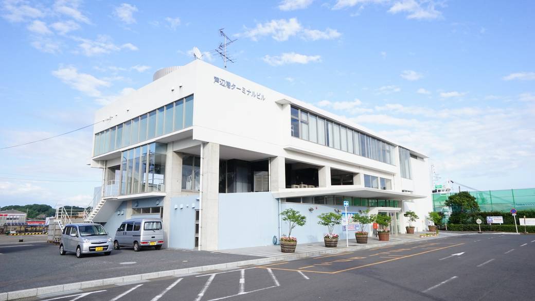 芦辺港から宿まで車で約14分 / 4